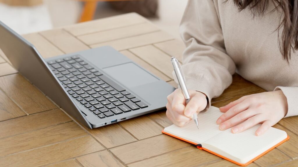 Intelligence artificielle et communication scientifique : le guide de Perceptiom